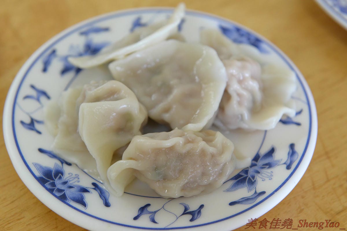[台中梧棲]牛家村麵食館 – 美食APP推薦的梧棲美食,梧棲天河水斜對面,水餃不貴又好吃,其他就見仁見智。
