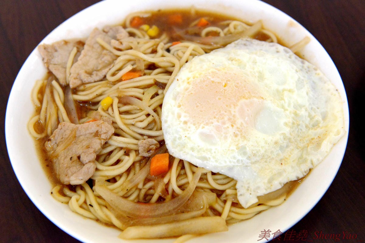 [台中梧棲]幸福早餐坊 – 梧棲超人氣西式早餐店,餐點帶有創意,價格超便宜又好吃,不輸給一些知名連鎖早餐店,早上8點過後還有加賣小鮮肉奶茶和燈泡珍珠奶茶(燈泡奶茶周六周日限定)。