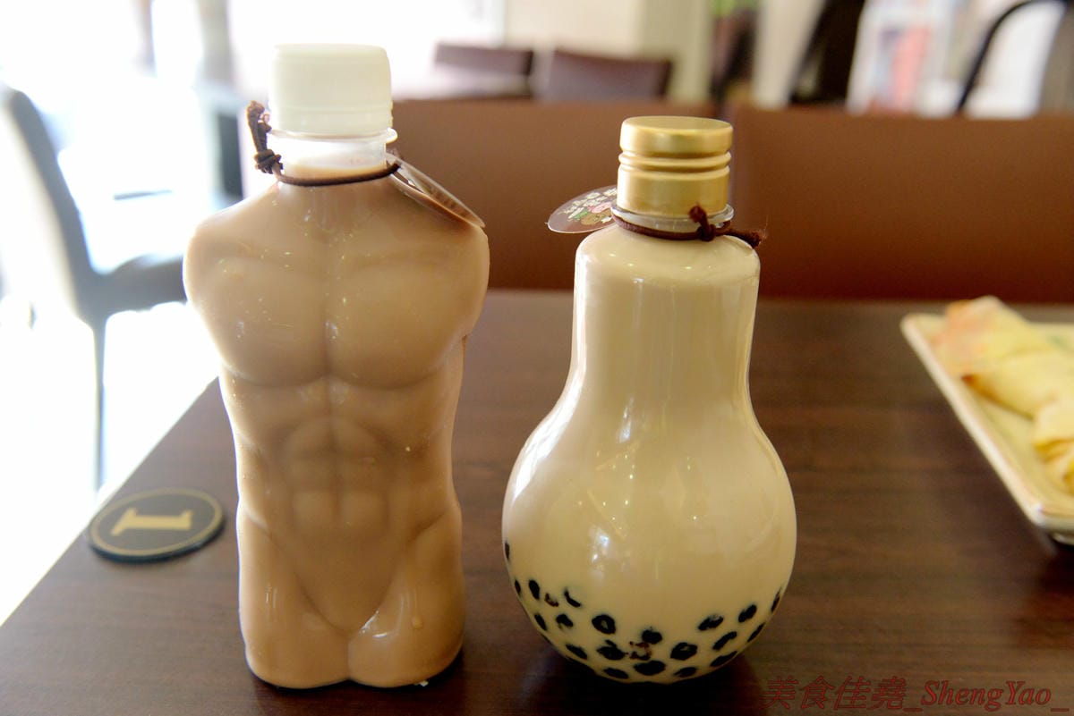 [台中梧棲]幸福早餐坊 – 梧棲超人氣西式早餐店,餐點帶有創意,價格超便宜又好吃,不輸給一些知名連鎖早餐店,早上8點過後還有加賣小鮮肉奶茶和燈泡珍珠奶茶(燈泡奶茶周六周日限定)。