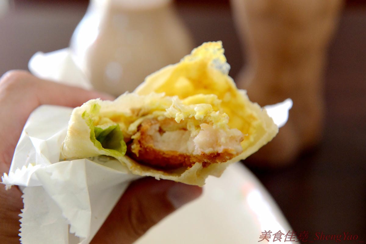 [台中梧棲]幸福早餐坊 – 梧棲超人氣西式早餐店,餐點帶有創意,價格超便宜又好吃,不輸給一些知名連鎖早餐店,早上8點過後還有加賣小鮮肉奶茶和燈泡珍珠奶茶(燈泡奶茶周六周日限定)。