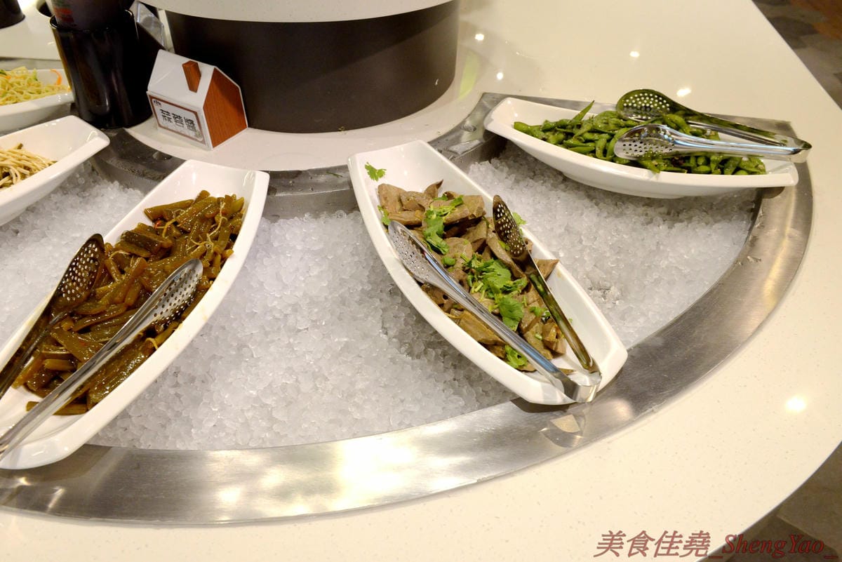 [台中沙鹿]大喜鍋 – 沙鹿最便宜的鴛鴦火鍋吃到飽,平日198元不收服務費,四種現切肉片加上自助吧熱食冷食無限享用,食肉族的最愛。