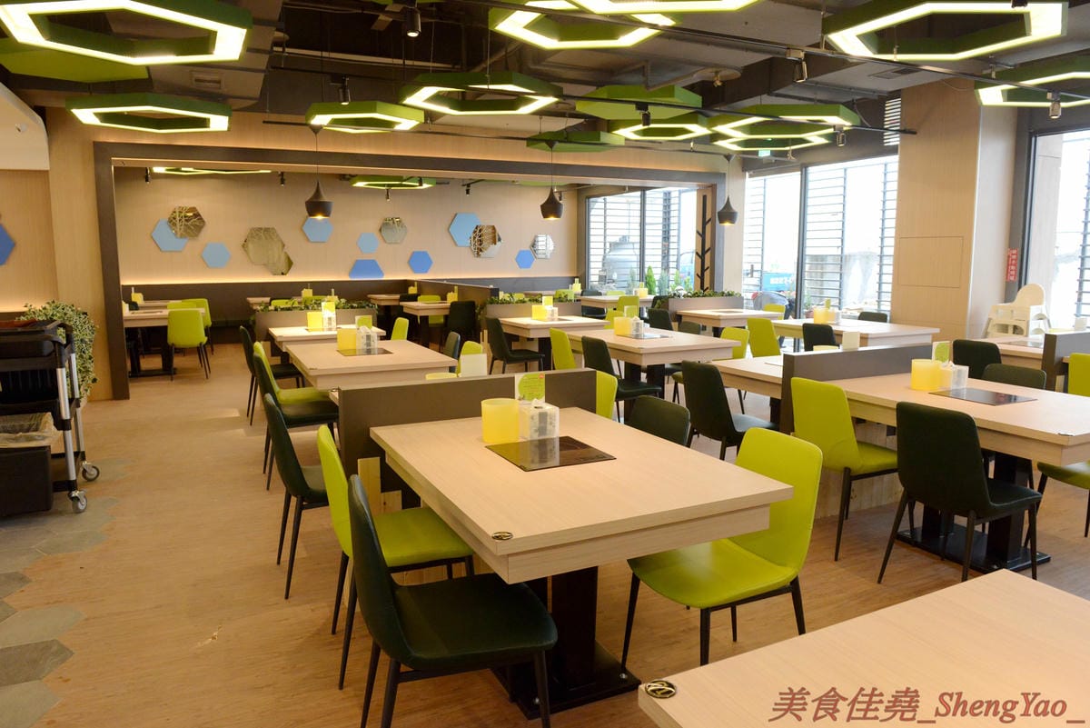 [台中沙鹿]大喜鍋 – 沙鹿最便宜的鴛鴦火鍋吃到飽,平日198元不收服務費,四種現切肉片加上自助吧熱食冷食無限享用,食肉族的最愛。