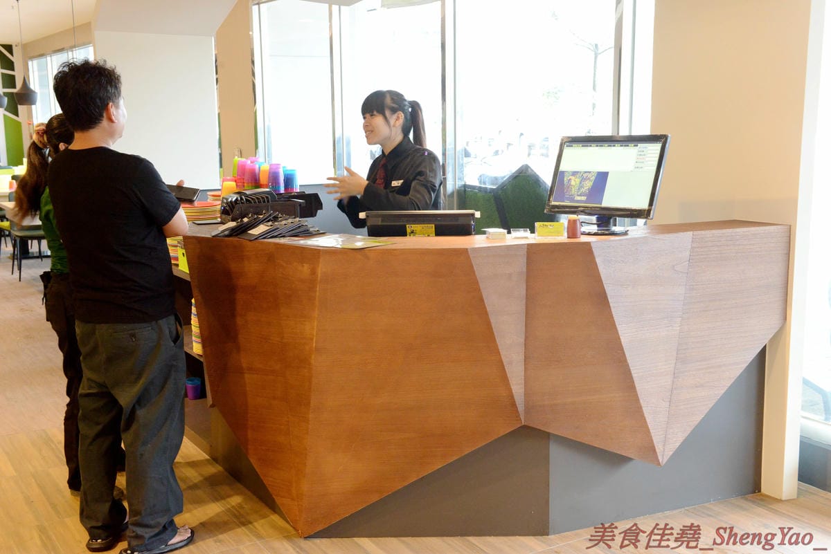 [台中沙鹿]大喜鍋 – 沙鹿最便宜的鴛鴦火鍋吃到飽,平日198元不收服務費,四種現切肉片加上自助吧熱食冷食無限享用,食肉族的最愛。
