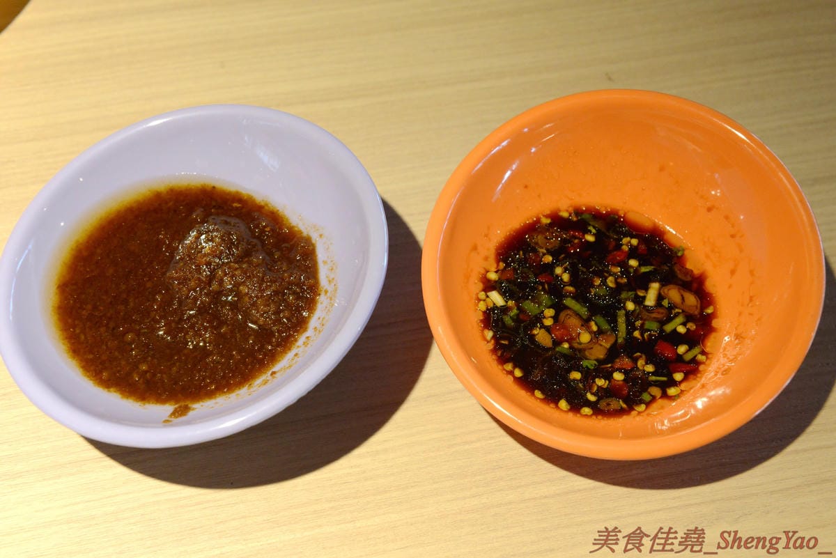 [台中沙鹿]大喜鍋 – 沙鹿最便宜的鴛鴦火鍋吃到飽,平日198元不收服務費,四種現切肉片加上自助吧熱食冷食無限享用,食肉族的最愛。