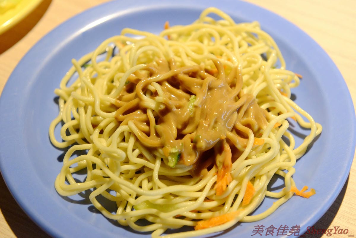 [台中沙鹿]大喜鍋 – 沙鹿最便宜的鴛鴦火鍋吃到飽,平日198元不收服務費,四種現切肉片加上自助吧熱食冷食無限享用,食肉族的最愛。