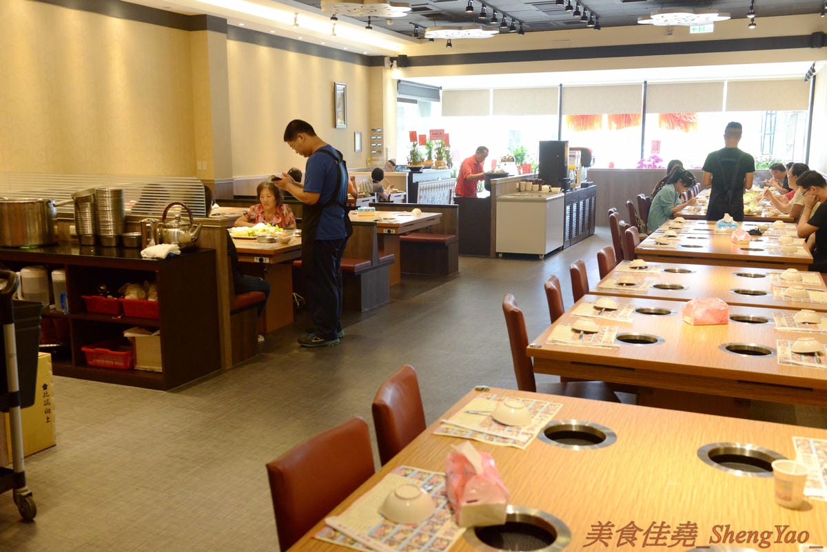 [台中梧棲]鍋全 日式涮涮鍋 – 梧棲新開幕的平價日式涮涮鍋,食材新鮮,價格平實,份量充足,飲料、冰品也是無限供應,6/9以前慶祝開幕消費全面85折。