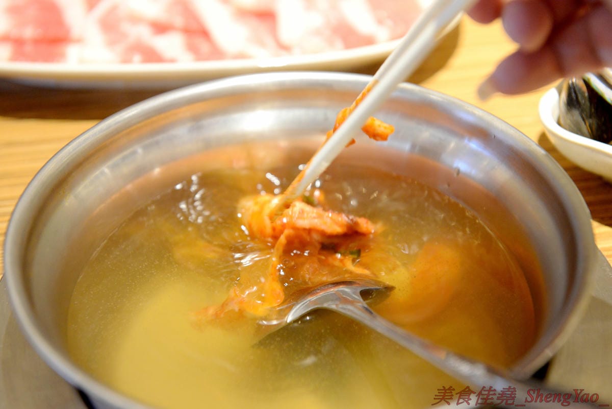 [台中梧棲]鍋全 日式涮涮鍋 – 梧棲新開幕的平價日式涮涮鍋,食材新鮮,價格平實,份量充足,飲料、冰品也是無限供應,6/9以前慶祝開幕消費全面85折。