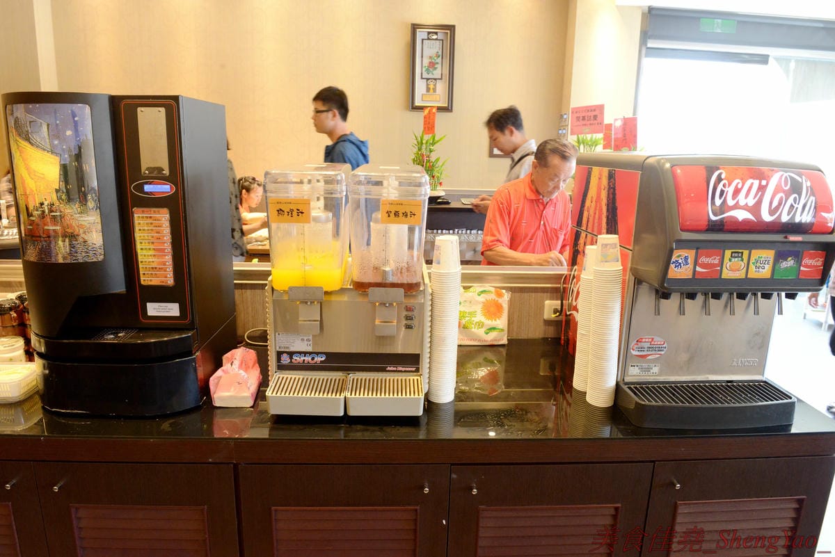[台中梧棲]鍋全 日式涮涮鍋 – 梧棲新開幕的平價日式涮涮鍋,食材新鮮,價格平實,份量充足,飲料、冰品也是無限供應,6/9以前慶祝開幕消費全面85折。