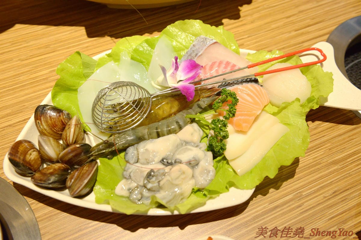 [台中梧棲]鍋全 日式涮涮鍋 – 梧棲新開幕的平價日式涮涮鍋,食材新鮮,價格平實,份量充足,飲料、冰品也是無限供應,6/9以前慶祝開幕消費全面85折。