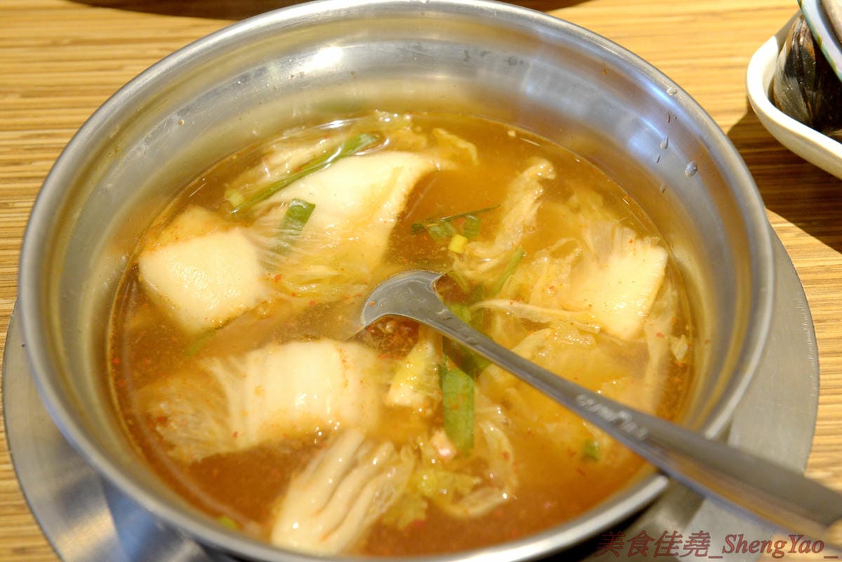 [台中梧棲]鍋全 日式涮涮鍋 – 梧棲新開幕的平價日式涮涮鍋,食材新鮮,價格平實,份量充足,飲料、冰品也是無限供應,6/9以前慶祝開幕消費全面85折。