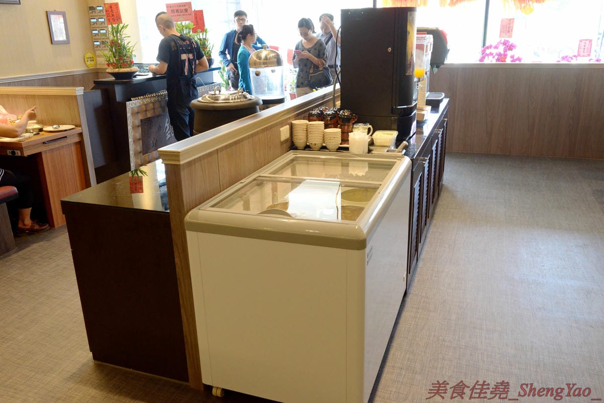[台中梧棲]鍋全 日式涮涮鍋 – 梧棲新開幕的平價日式涮涮鍋,食材新鮮,價格平實,份量充足,飲料、冰品也是無限供應,6/9以前慶祝開幕消費全面85折。