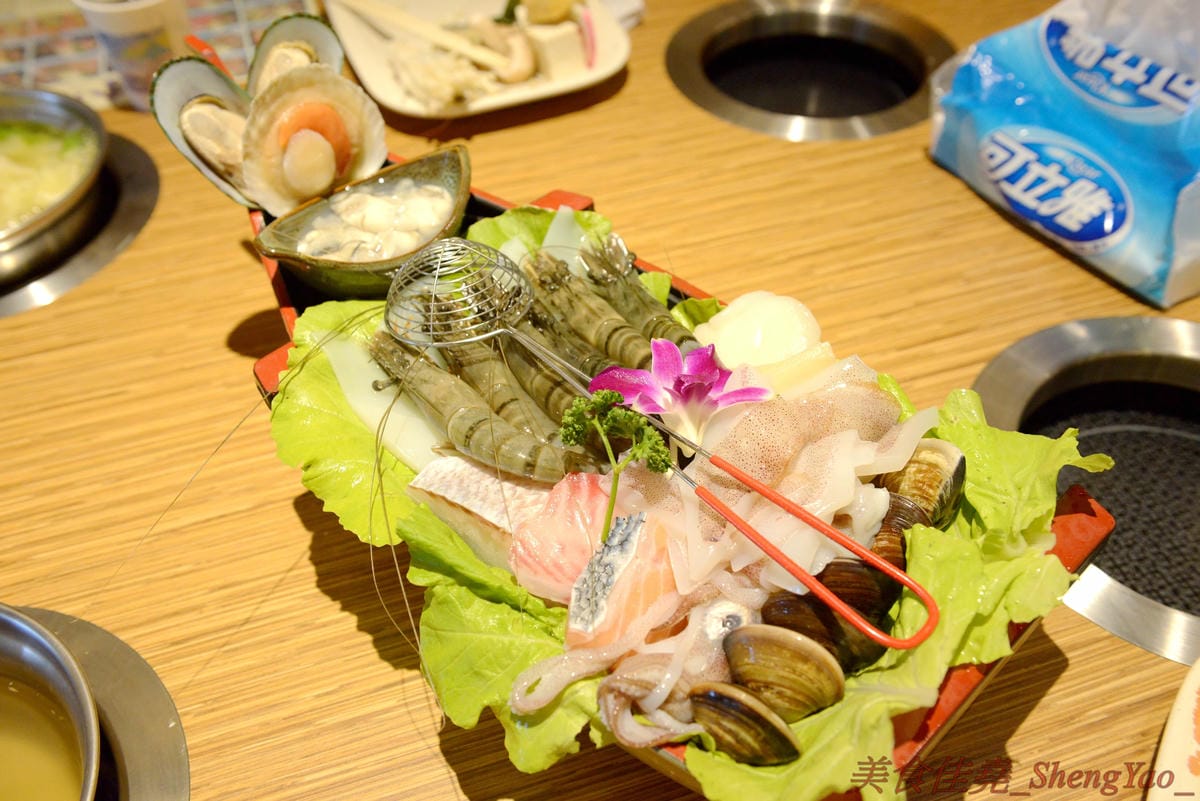[台中梧棲]鍋全 日式涮涮鍋 – 梧棲新開幕的平價日式涮涮鍋,食材新鮮,價格平實,份量充足,飲料、冰品也是無限供應,6/9以前慶祝開幕消費全面85折。