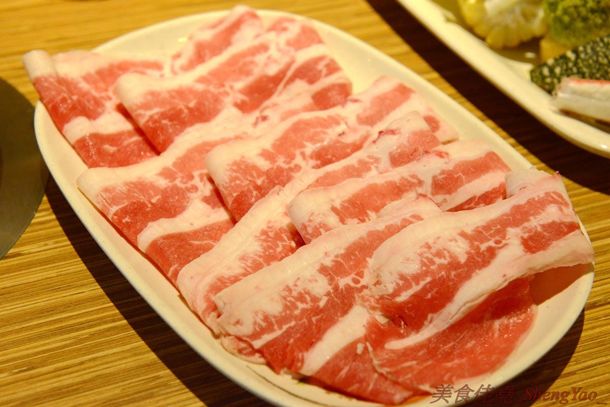 [台中梧棲]鍋全 日式涮涮鍋 – 梧棲新開幕的平價日式涮涮鍋,食材新鮮,價格平實,份量充足,飲料、冰品也是無限供應,6/9以前慶祝開幕消費全面85折。