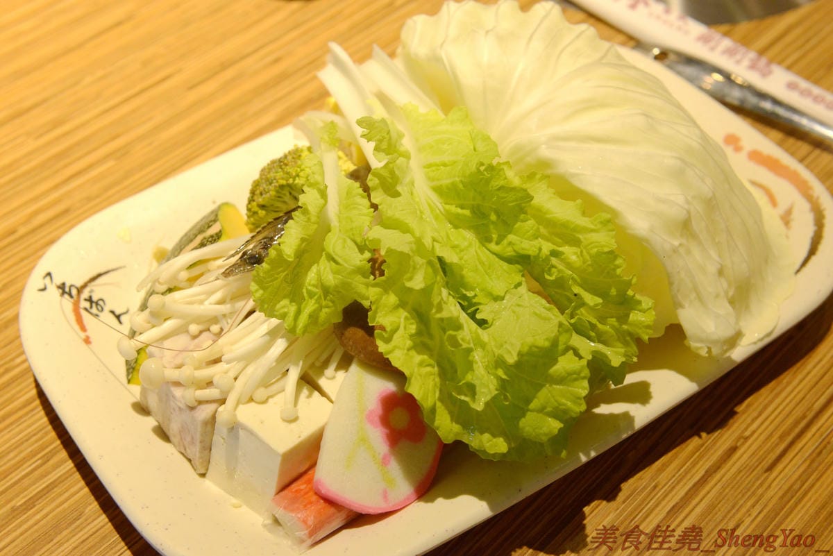 [台中梧棲]鍋全 日式涮涮鍋 – 梧棲新開幕的平價日式涮涮鍋,食材新鮮,價格平實,份量充足,飲料、冰品也是無限供應,6/9以前慶祝開幕消費全面85折。