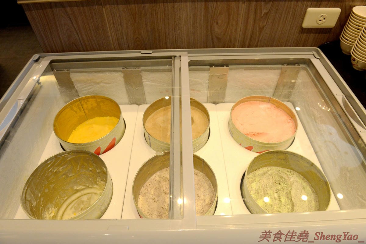 [台中梧棲]鍋全 日式涮涮鍋 – 梧棲新開幕的平價日式涮涮鍋,食材新鮮,價格平實,份量充足,飲料、冰品也是無限供應,6/9以前慶祝開幕消費全面85折。