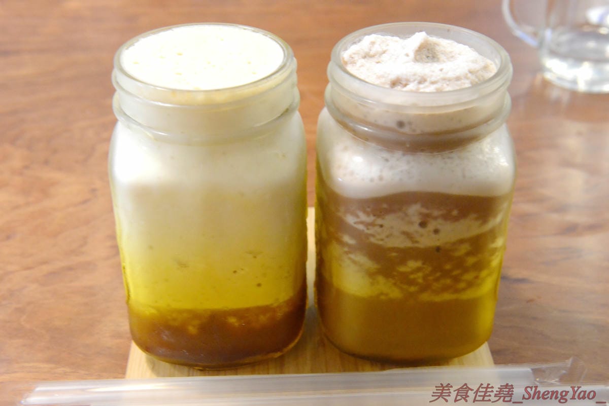 [台中沙鹿]啡熊咖啡工坊 – 沙鹿新開幕的輕食咖啡店,特殊自家客廳式用餐環境,餐點價格便宜,接近兩枚50元硬幣直徑厚度的鬆餅超吸睛,口感不輸台中知名下午茶店,店內還有超級可愛的鬆獅犬店狗