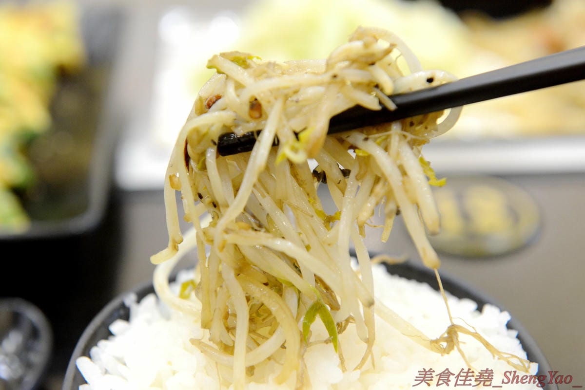 [台中沙鹿]饗樂鐵板燒 – 沙鹿新開幕的超人氣鐵板燒,平價消費,店內用餐享有白飯熱湯飲料無限供應,非常適合小資族和學生族群們。(已歇業)