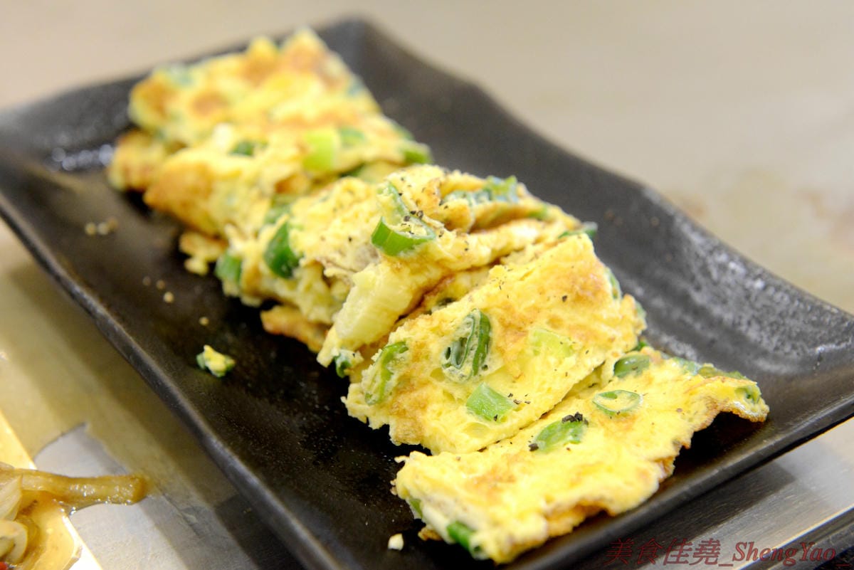 [台中沙鹿]饗樂鐵板燒 – 沙鹿新開幕的超人氣鐵板燒,平價消費,店內用餐享有白飯熱湯飲料無限供應,非常適合小資族和學生族群們。(已歇業)