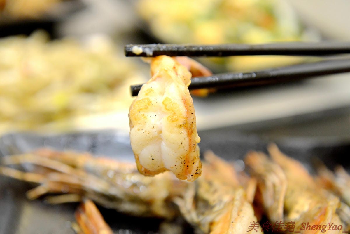 [台中沙鹿]饗樂鐵板燒 – 沙鹿新開幕的超人氣鐵板燒,平價消費,店內用餐享有白飯熱湯飲料無限供應,非常適合小資族和學生族群們。(已歇業)