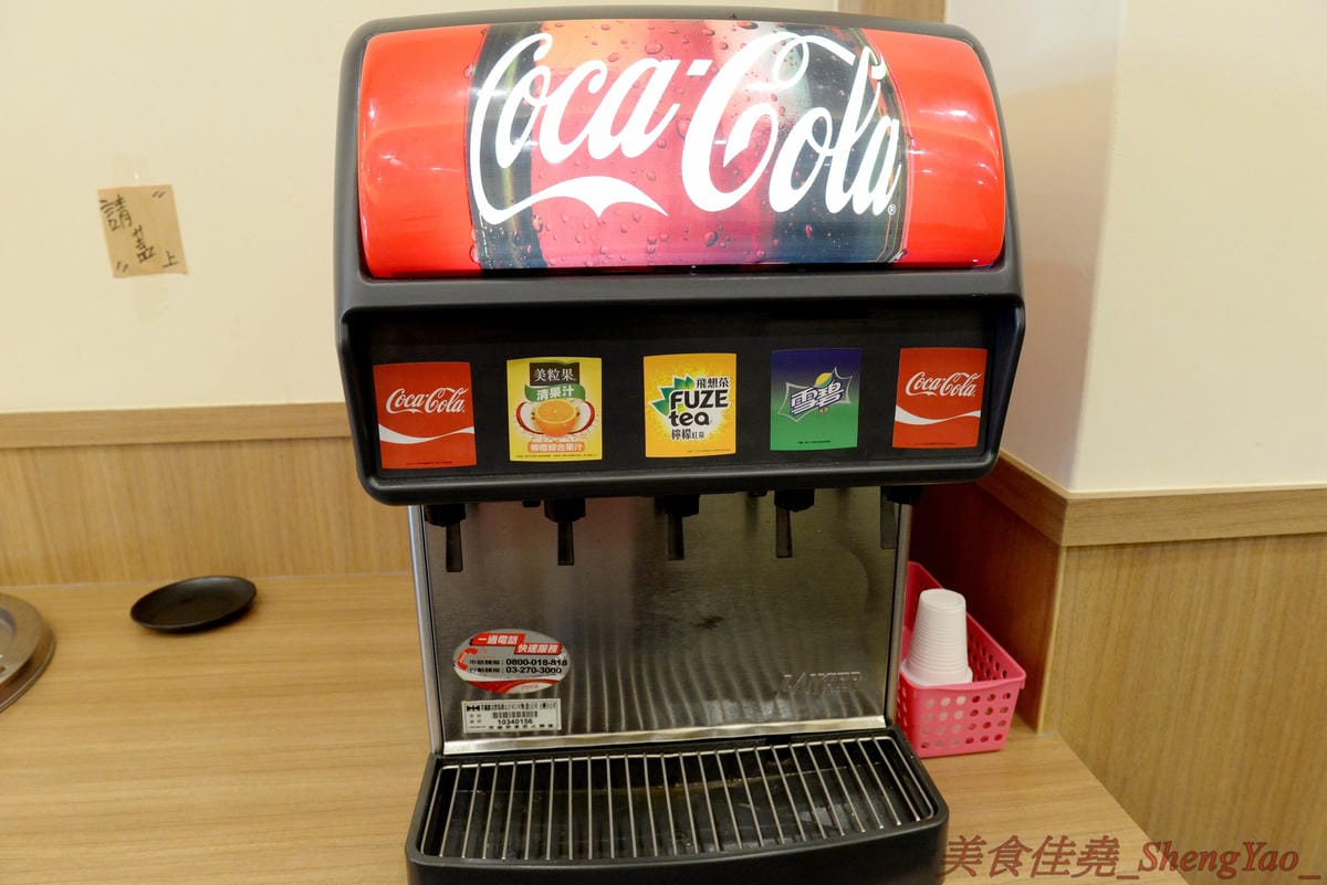 [台中沙鹿]饗樂鐵板燒 – 沙鹿新開幕的超人氣鐵板燒,平價消費,店內用餐享有白飯熱湯飲料無限供應,非常適合小資族和學生族群們。(已歇業)