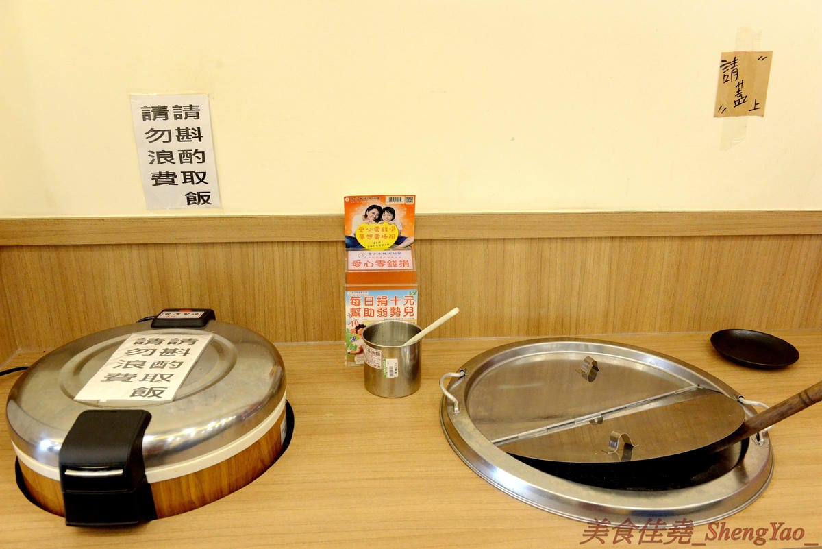 [台中沙鹿]饗樂鐵板燒 – 沙鹿新開幕的超人氣鐵板燒,平價消費,店內用餐享有白飯熱湯飲料無限供應,非常適合小資族和學生族群們。(已歇業)
