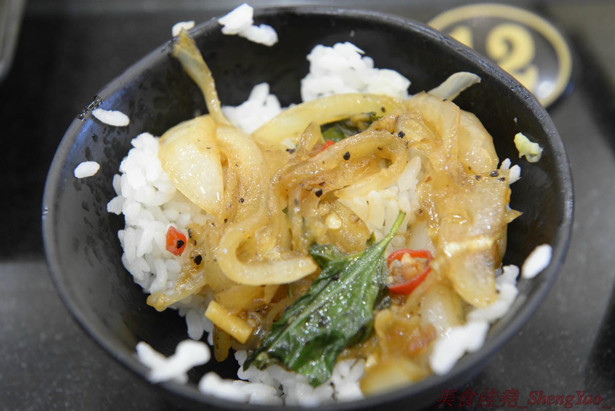 [台中沙鹿]饗樂鐵板燒 – 沙鹿新開幕的超人氣鐵板燒,平價消費,店內用餐享有白飯熱湯飲料無限供應,非常適合小資族和學生族群們。(已歇業)