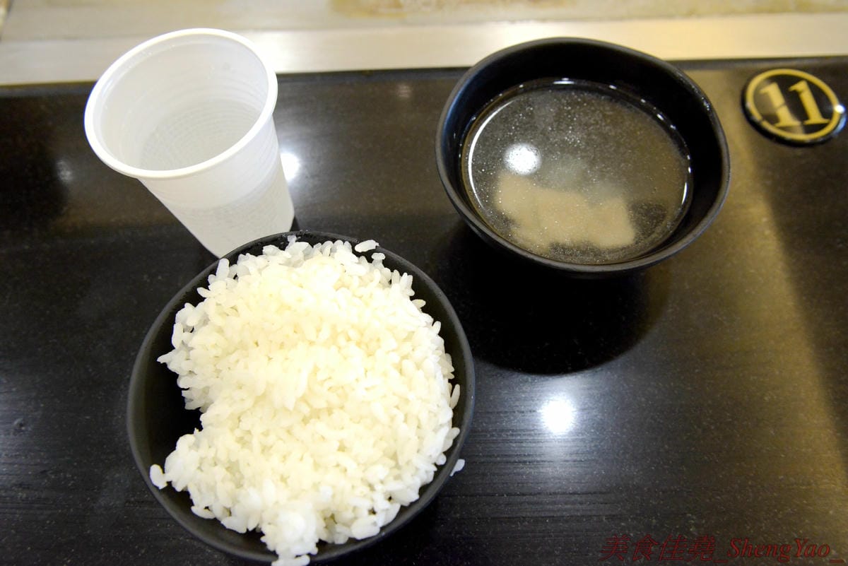 [台中沙鹿]饗樂鐵板燒 – 沙鹿新開幕的超人氣鐵板燒,平價消費,店內用餐享有白飯熱湯飲料無限供應,非常適合小資族和學生族群們。(已歇業)