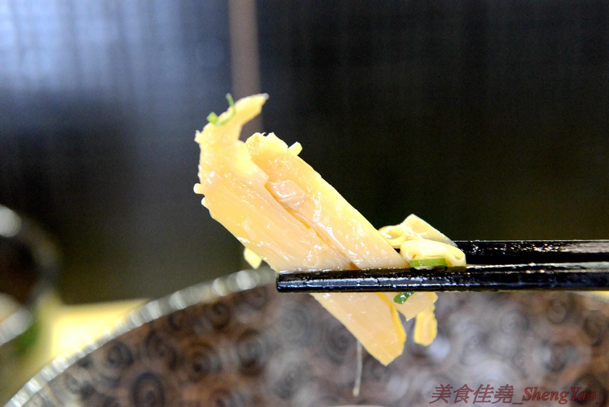 [台中烏日]狸匠豚骨拉麵 – 烏日新開幕的拉麵店,主打濃郁日式湯頭,口味可以選擇台灣口味或是日本口味,配料給得實在,150元左右價位非常親民。(店家邀約)