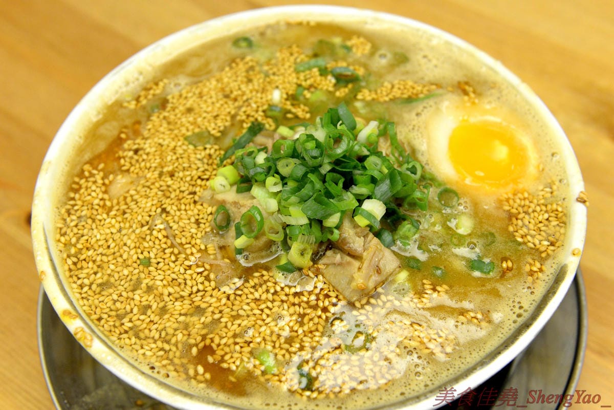[台中西區]麵屋虎匠 二訪 – 媲美日本職人拉麵店,口味不時創新,湯頭味道獨特,吃第二次還是覺得好好吃 !! 最新推出的接近35公分肋排叉燒拉麵超吸睛,食肉族必點 !!