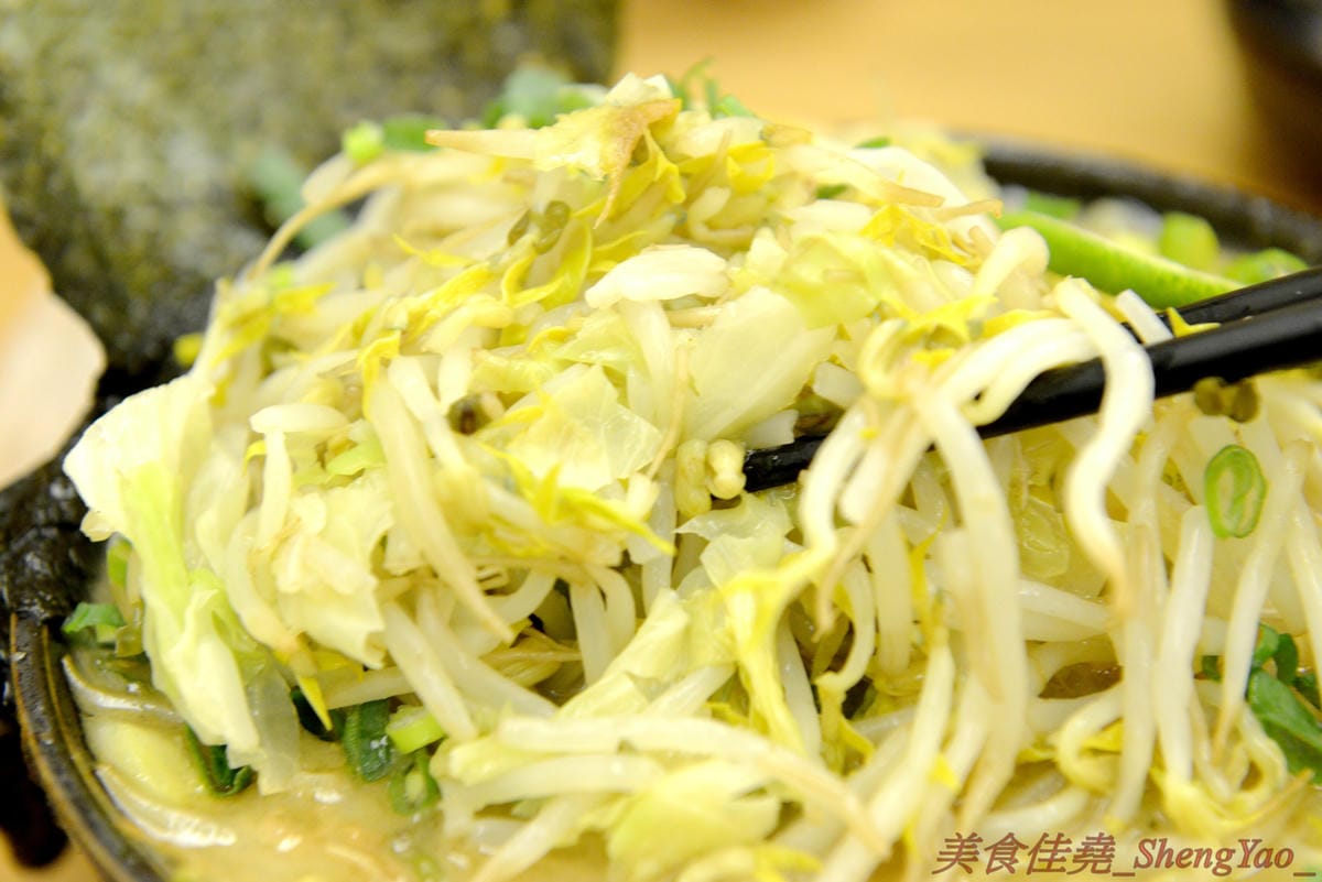 [台中西區]麵屋虎匠 二訪 – 媲美日本職人拉麵店,口味不時創新,湯頭味道獨特,吃第二次還是覺得好好吃 !! 最新推出的接近35公分肋排叉燒拉麵超吸睛,食肉族必點 !!