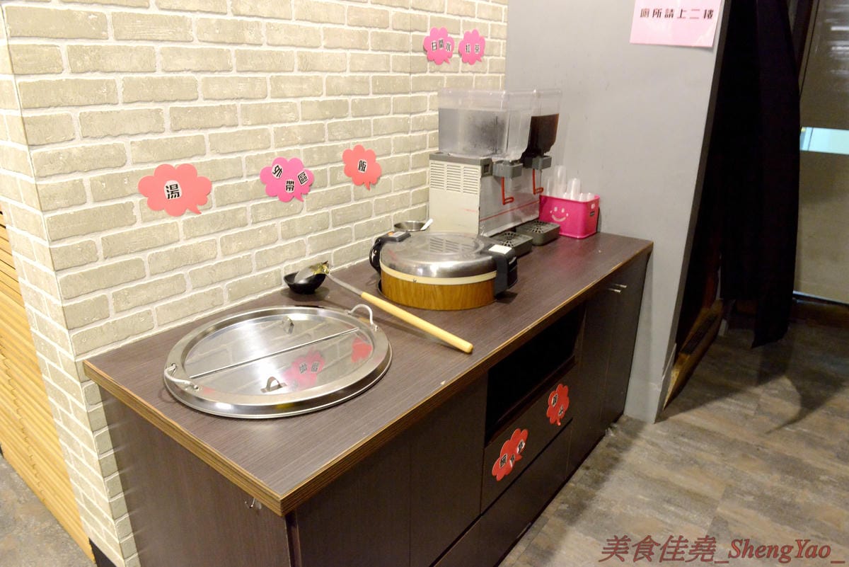 [台中梧棲]沐鐵板燒 – 梧棲第一家鐵板燒,7/16號開幕,價格平價,店內白飯、湯品和飲料皆無限供應,大推蔥爆鮮蚵、蝦仁等海鮮部份,好吃夠味很下飯。(7/16-7/31開幕期間用餐打卡粉絲團按讚送精緻小