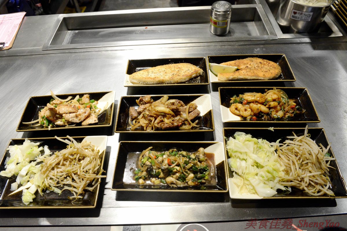 [台中梧棲]沐鐵板燒 – 梧棲第一家鐵板燒,7/16號開幕,價格平價,店內白飯、湯品和飲料皆無限供應,大推蔥爆鮮蚵、蝦仁等海鮮部份,好吃夠味很下飯。(7/16-7/31開幕期間用餐打卡粉絲團按讚送精緻小