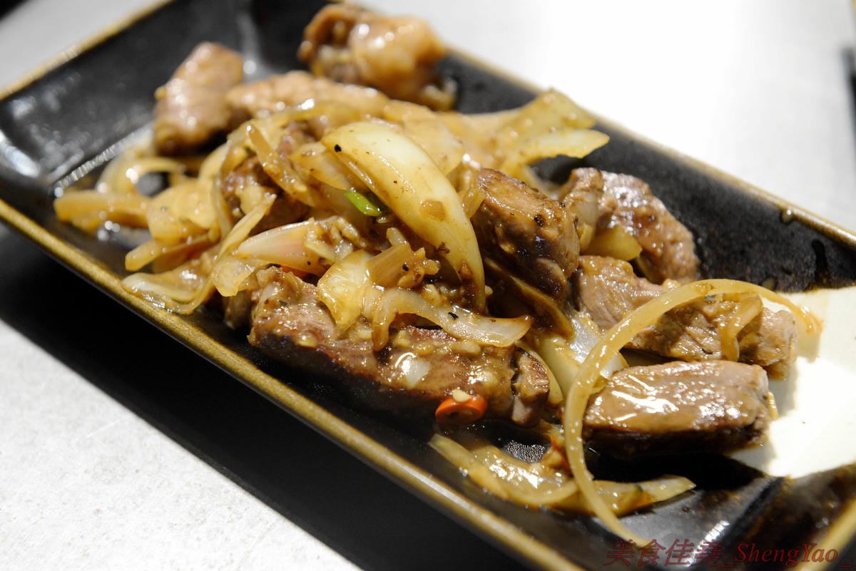 [台中梧棲]沐鐵板燒 – 梧棲第一家鐵板燒,7/16號開幕,價格平價,店內白飯、湯品和飲料皆無限供應,大推蔥爆鮮蚵、蝦仁等海鮮部份,好吃夠味很下飯。(7/16-7/31開幕期間用餐打卡粉絲團按讚送精緻小
