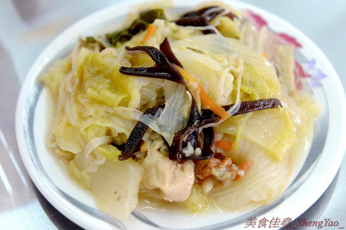 [台中沙鹿]民家排骨飯 – 5月新開幕的沙鹿深夜食堂,下午五點開到半夜三點,排骨肉質厚實、滷得軟嫩入味,重口味好下飯。