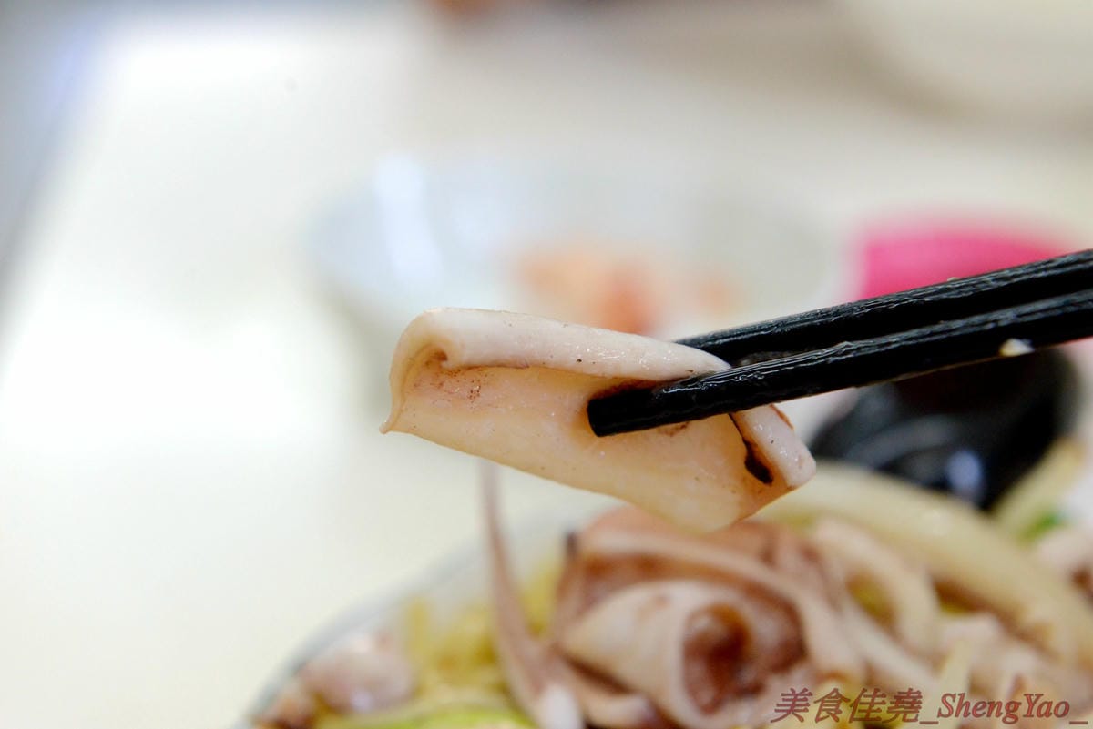 [台中清水]三裕壽司 – 應該是清水目前唯一一家有賣日式料理的店,價格便宜,招牌生魚片丼飯只要100元,C/P值還不錯。