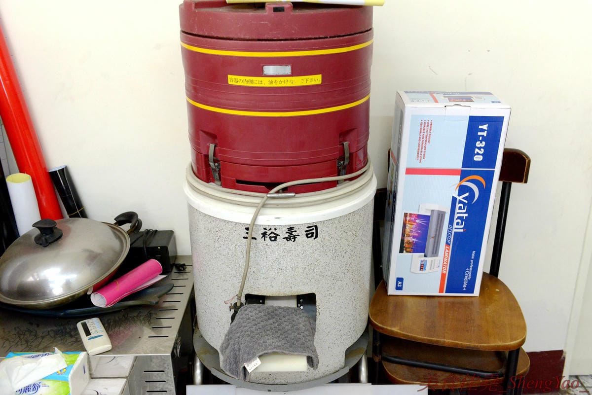 [台中清水]三裕壽司 – 應該是清水目前唯一一家有賣日式料理的店,價格便宜,招牌生魚片丼飯只要100元,C/P值還不錯。