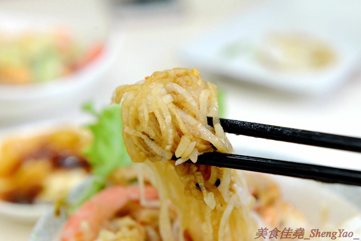 [台中清水]三裕壽司 – 應該是清水目前唯一一家有賣日式料理的店,價格便宜,招牌生魚片丼飯只要100元,C/P值還不錯。