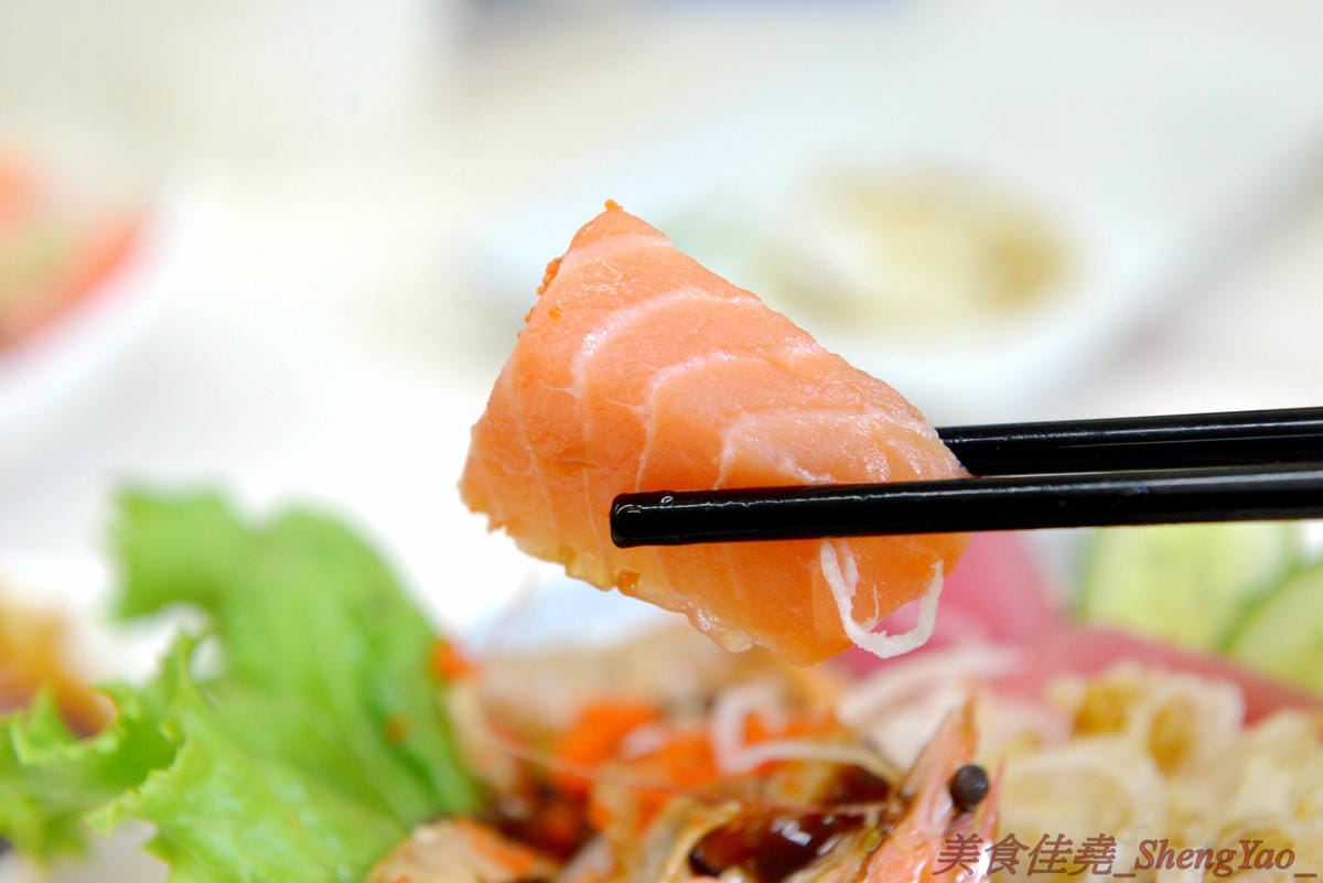 [台中清水]三裕壽司 – 應該是清水目前唯一一家有賣日式料理的店,價格便宜,招牌生魚片丼飯只要100元,C/P值還不錯。