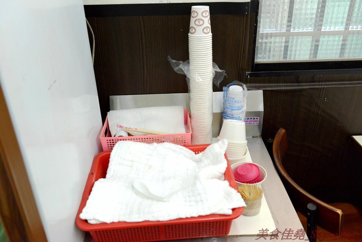 [台中清水]三裕壽司 – 應該是清水目前唯一一家有賣日式料理的店,價格便宜,招牌生魚片丼飯只要100元,C/P值還不錯。