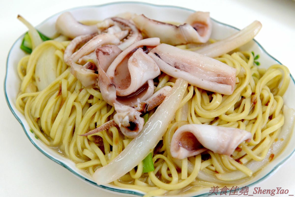 [台中清水]三裕壽司 – 應該是清水目前唯一一家有賣日式料理的店,價格便宜,招牌生魚片丼飯只要100元,C/P值還不錯。