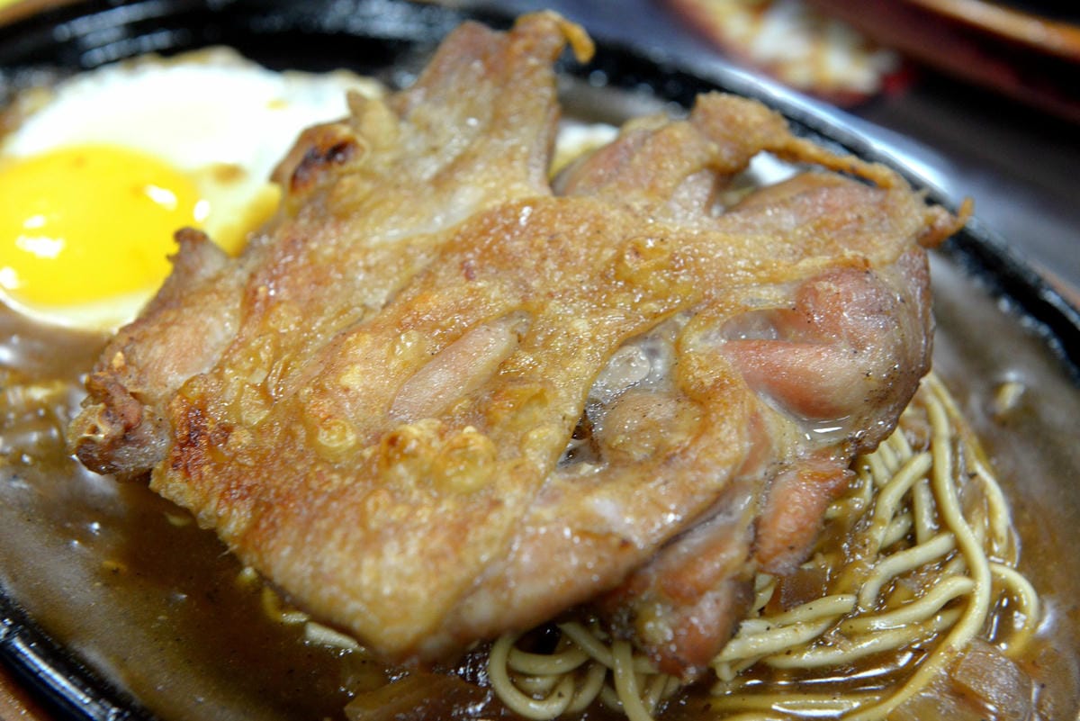 [台中沙鹿]沙鹿天橋旁來來牛排 – 沙鹿30年歷史的老牌牛排館,排餐平價好吃,用餐環境寬敞舒適又乾淨,服務態度積極,新推出16oz特厚厚牛只要350元 !!(店家邀約)