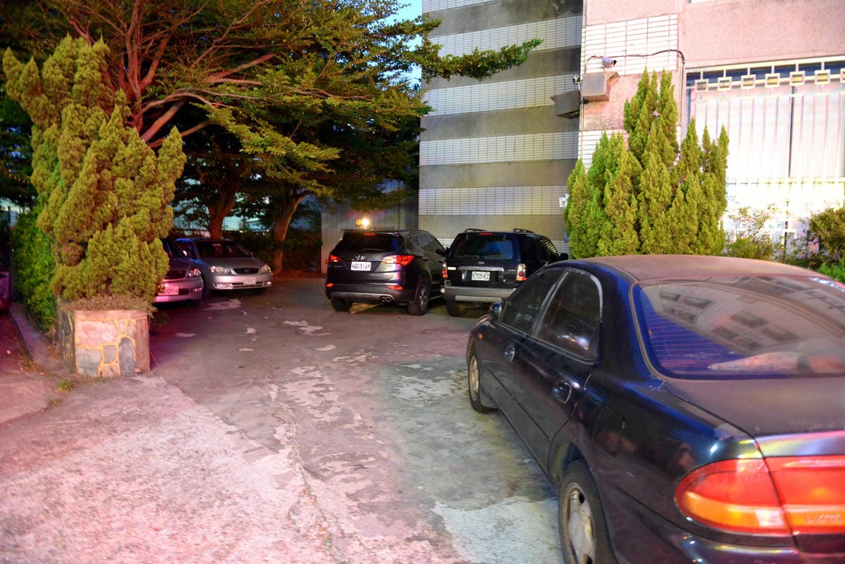 [台中沙鹿]沙鹿天橋旁來來牛排 – 沙鹿30年歷史的老牌牛排館,排餐平價好吃,用餐環境寬敞舒適又乾淨,服務態度積極,新推出16oz特厚厚牛只要350元 !!(店家邀約)