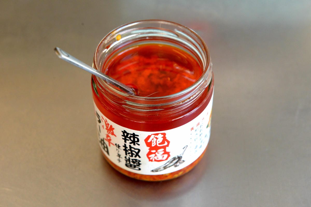 [基隆仁愛]飽福帶筋肉羹 – 基隆網友推薦的好吃肉羹,肉羹選用帶筋的胛心肉並經過店家特別處理,完全真材實料,口感紮實有咬勁,搭配上王子麵的肉羹王子麵更是一絕。