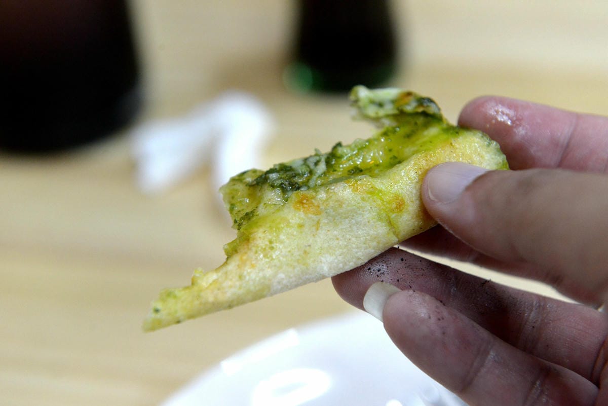 [台中沙鹿]麥販手工窯烤披薩 – 店內沒有賣飯只有賣披薩,餅皮口感很棒,配料還算實在,目前到八月底試賣期間一律9折,打卡還有送一瓶可樂。(已歇業)