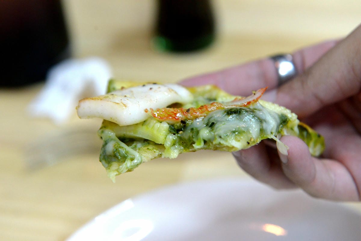 [台中沙鹿]麥販手工窯烤披薩 – 店內沒有賣飯只有賣披薩,餅皮口感很棒,配料還算實在,目前到八月底試賣期間一律9折,打卡還有送一瓶可樂。(已歇業)