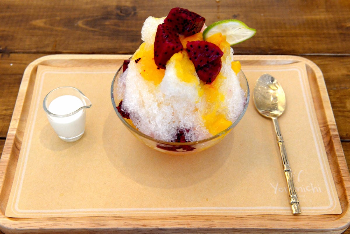[台中清水]Yorimichi 順道菓子店 – 清水新開幕,台中海線第一家日式刨冰、泡芙專賣店,老闆娘放棄空姐職業遠赴日本學習甜點製作,店內日式刨冰和泡芙的口感及味道充滿驚奇,裝潢帶有淡淡復古氣