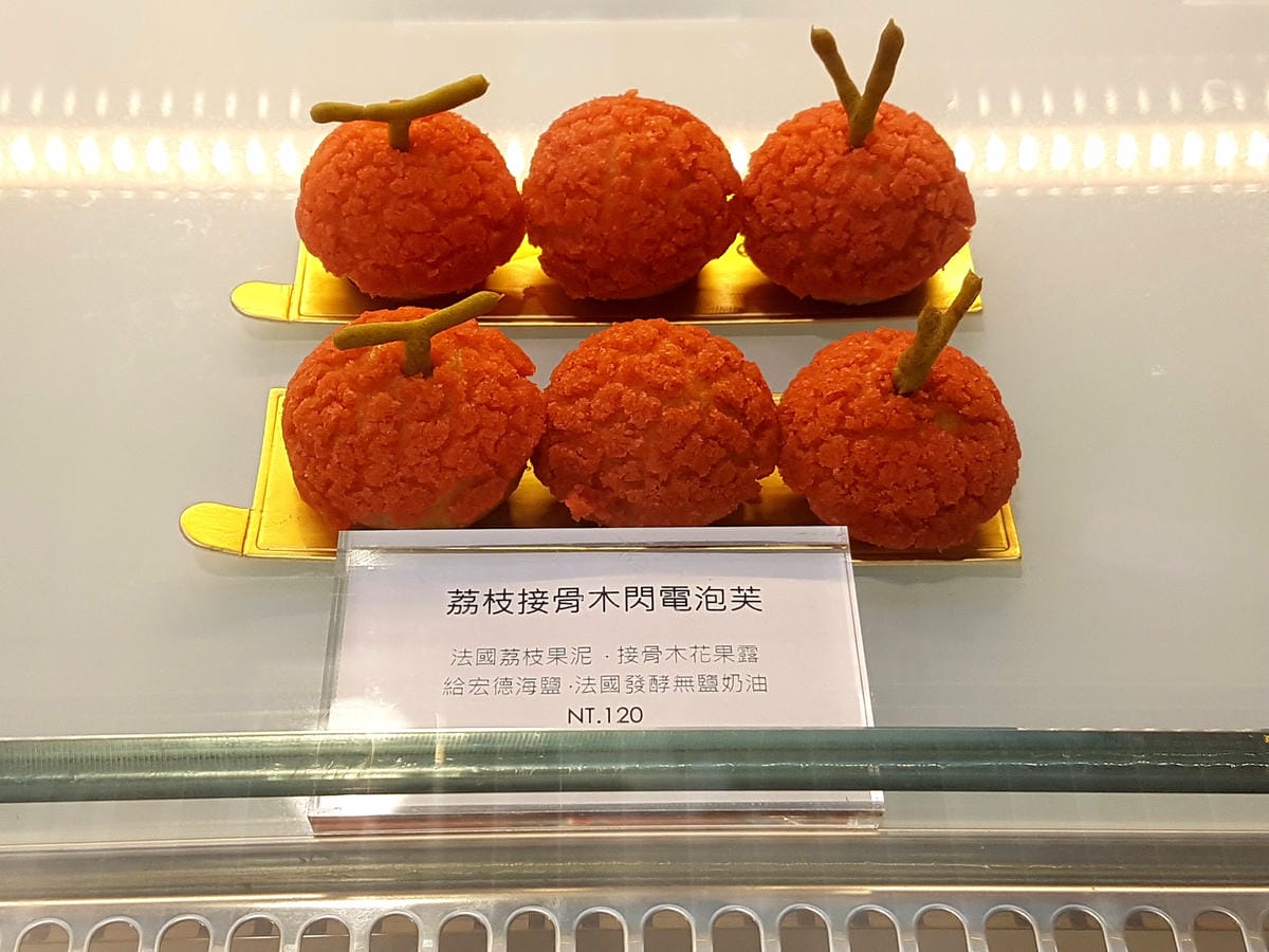 [基隆仁愛]L’appart 法式閃電泡芙 – 台北知名法式閃電泡芙專賣店來基隆開設分店囉 !! 泡芙造型特別、口味多,目前剛開幕還有買十送二優惠。