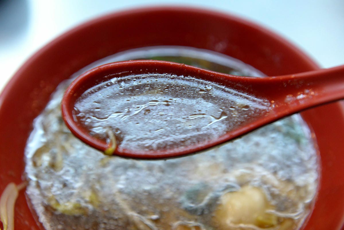 [基隆仁愛]林家祖傳沙茶魷魚羹 & 福記小吃 – “仁愛市場”美食名攤,祖傳湯頭的沙茶魷魚羹 & 美食節目推薦的炒飯。