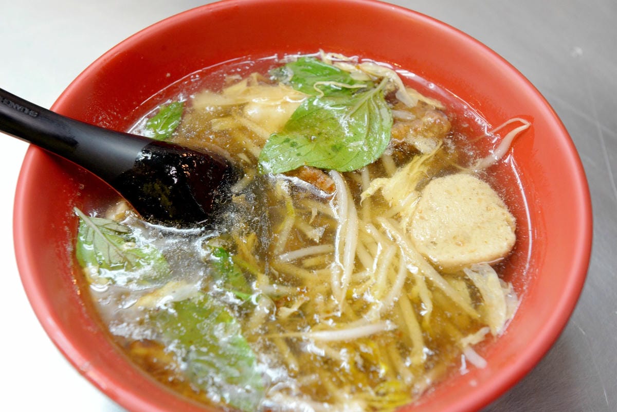 [基隆仁愛]林家祖傳沙茶魷魚羹 & 福記小吃 – “仁愛市場”美食名攤,祖傳湯頭的沙茶魷魚羹 & 美食節目推薦的炒飯。