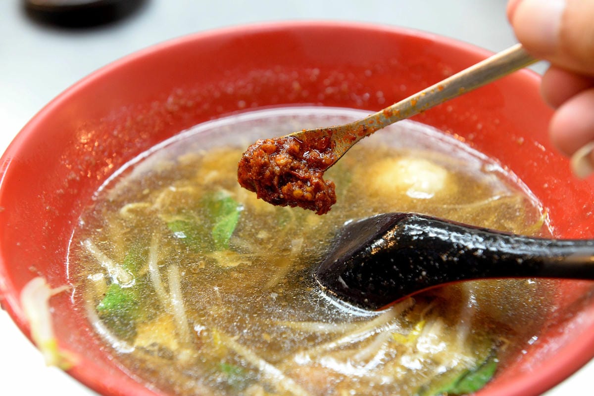 [基隆仁愛]林家祖傳沙茶魷魚羹 & 福記小吃 – “仁愛市場”美食名攤,祖傳湯頭的沙茶魷魚羹 & 美食節目推薦的炒飯。